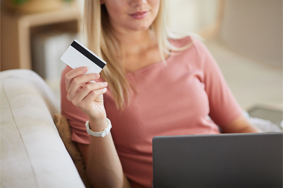 5 λόγοι για να χρησιμοποιήσετε τη κάρτα revolut και πώς να εξοικονομήσετε χρήματα στις καθημερινές σας αγορές.